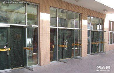 东城区专业安装玻璃门与卷帘门服务 海运仓定制吊轮玻璃门及工装装修解决方案